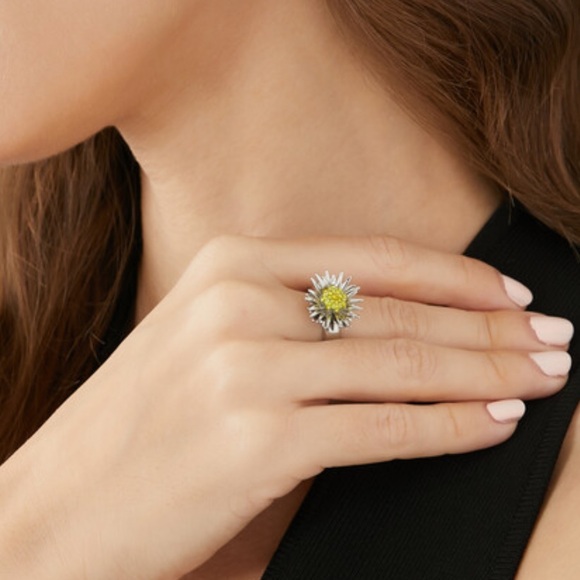Marc Jacobs The Future Floral Ring - Picture 3 of 11